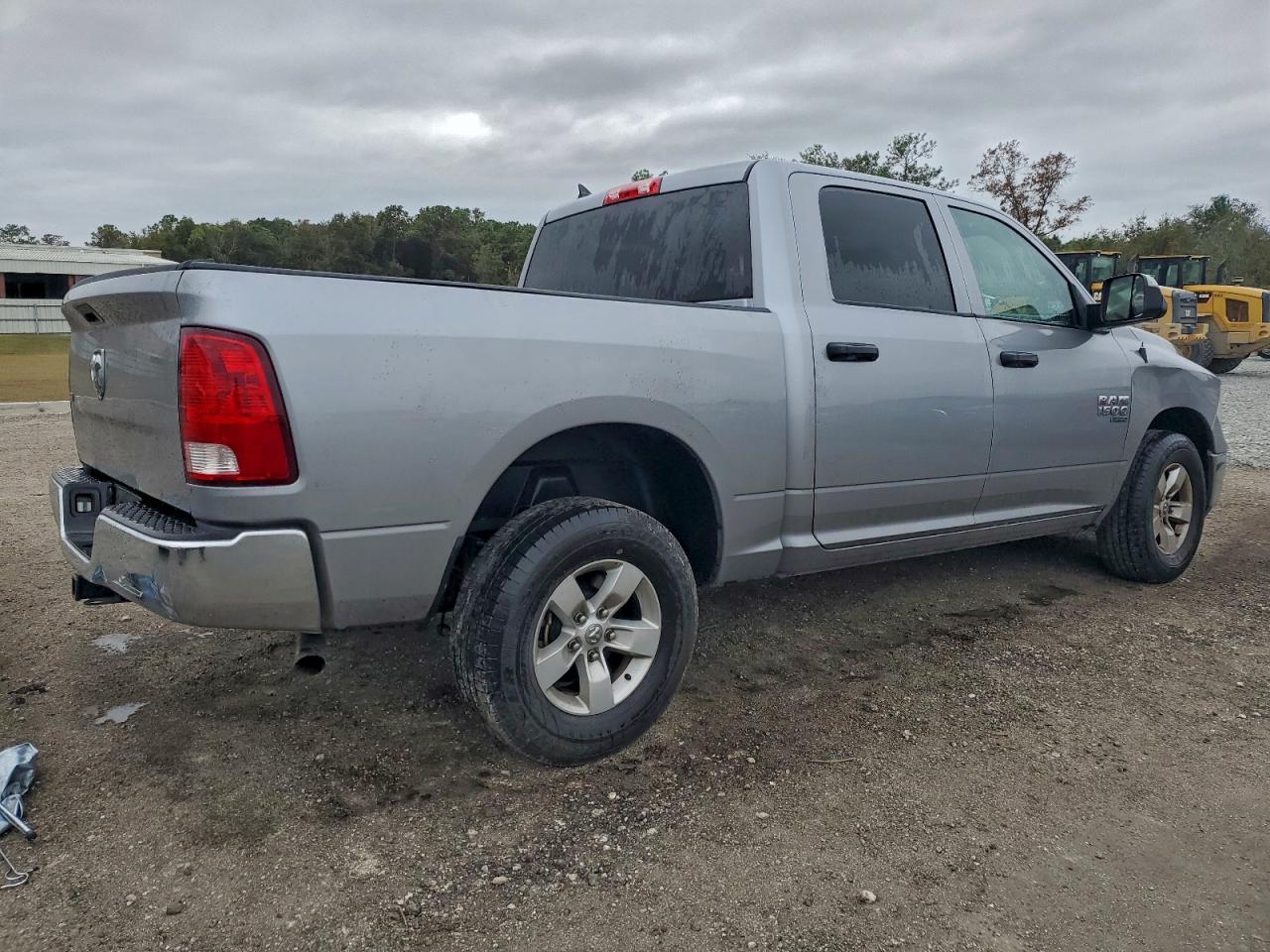 2023 RAM 1500 CLASSIC SLT photo 3