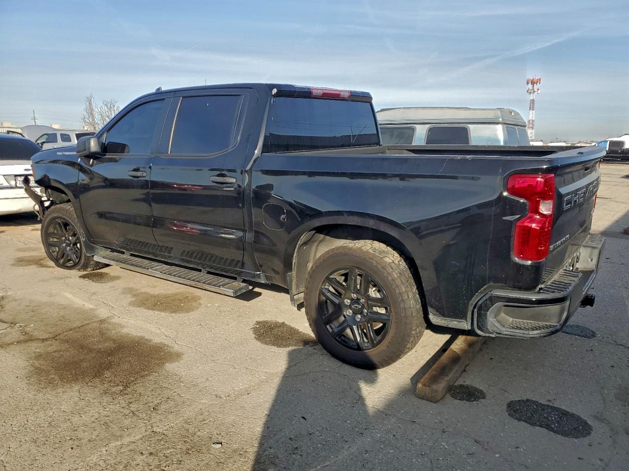 2024 CHEVROLET SILVERADO C1500 CUSTOM photo 2