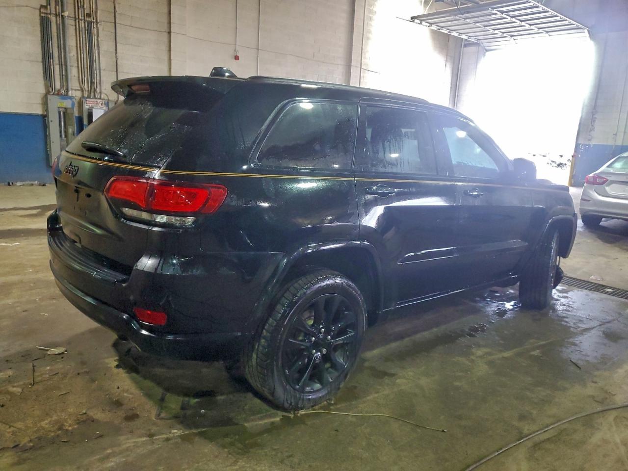2018 JEEP GRAND CHEROKEE LAREDO photo 3