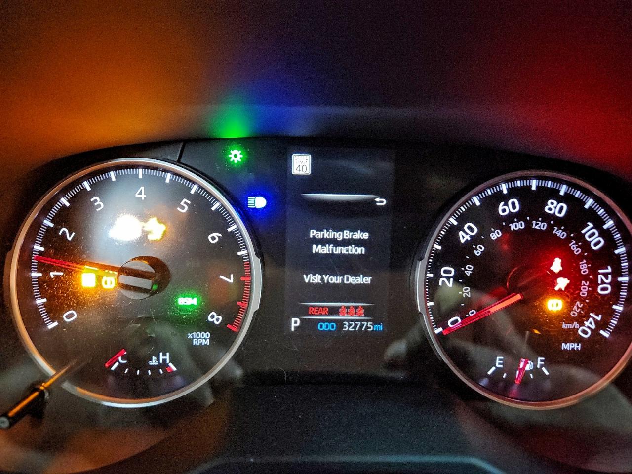2021 TOYOTA RAV4 XLE photo 9