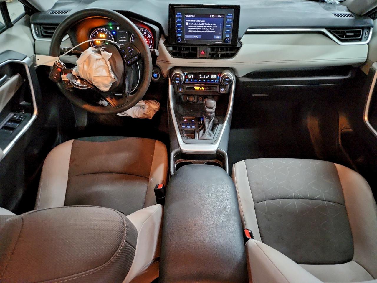2021 TOYOTA RAV4 XLE photo 8
