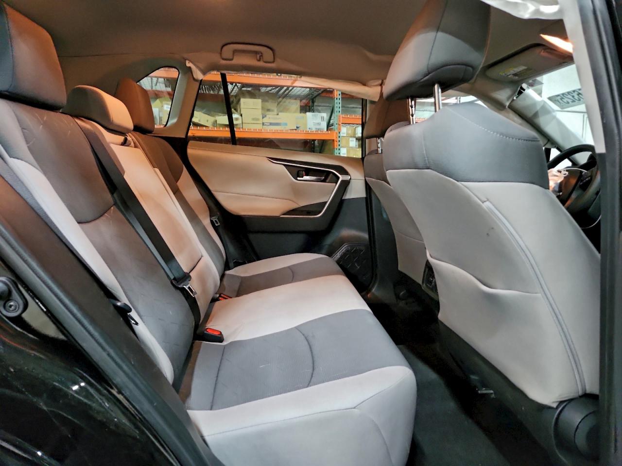 2021 TOYOTA RAV4 XLE photo 11