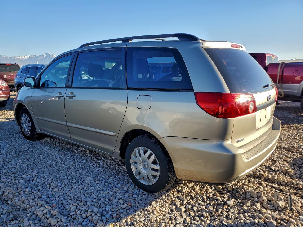 2007 TOYOTA SIENNA CE photo 2