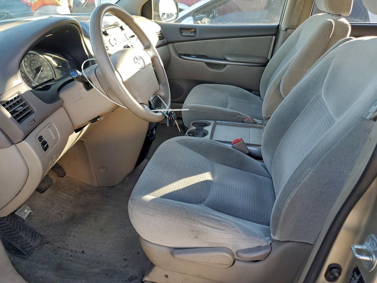 2007 TOYOTA SIENNA CE photo 7