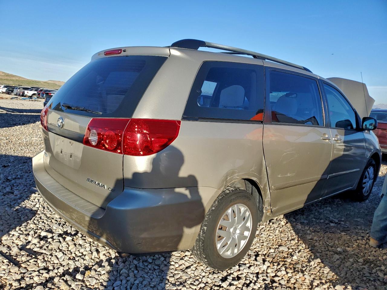 2007 TOYOTA SIENNA CE photo 3