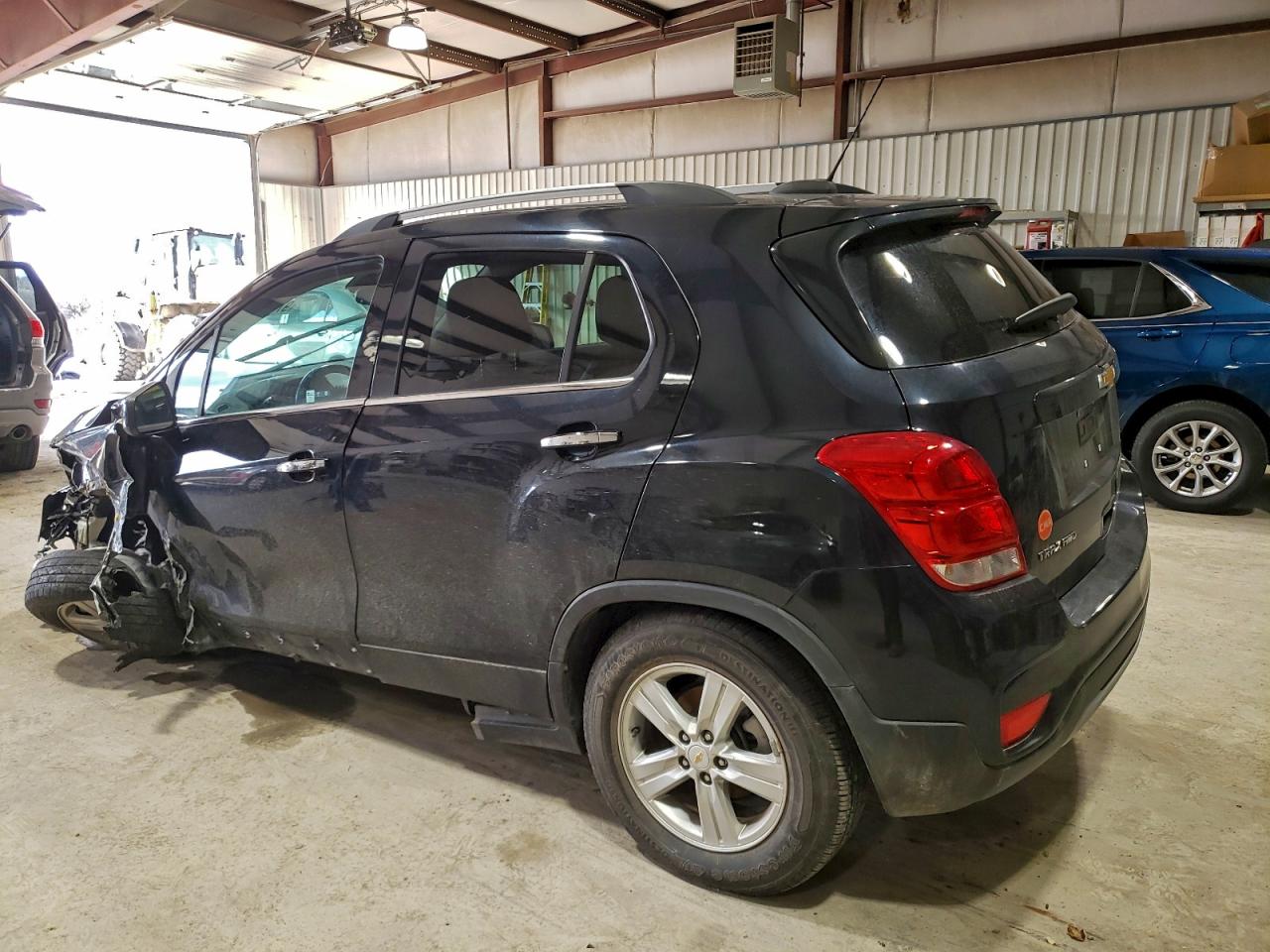 2019 CHEVROLET TRAX 1LT photo 2