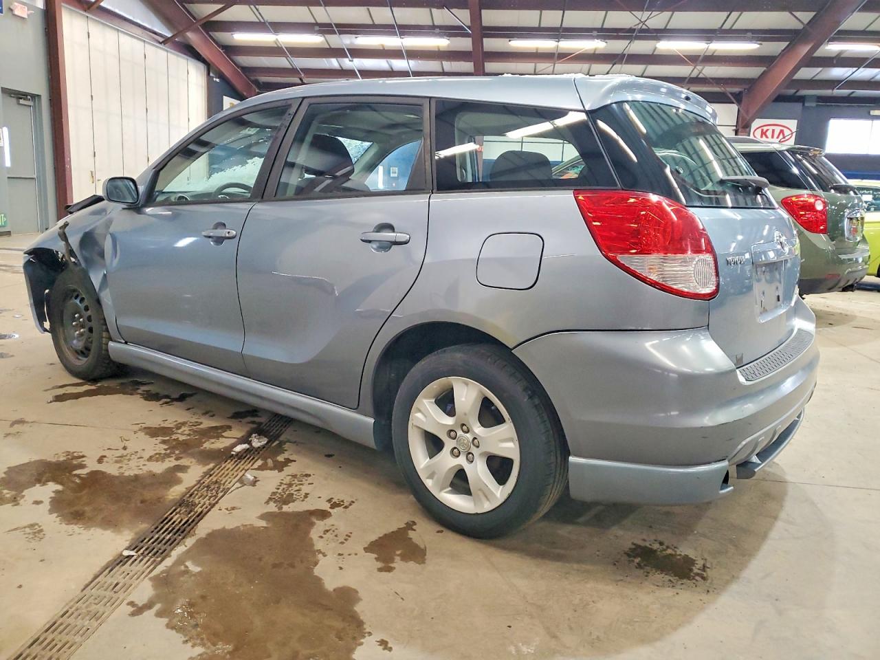 2003 TOYOTA COROLLA MATRIX XR photo 2