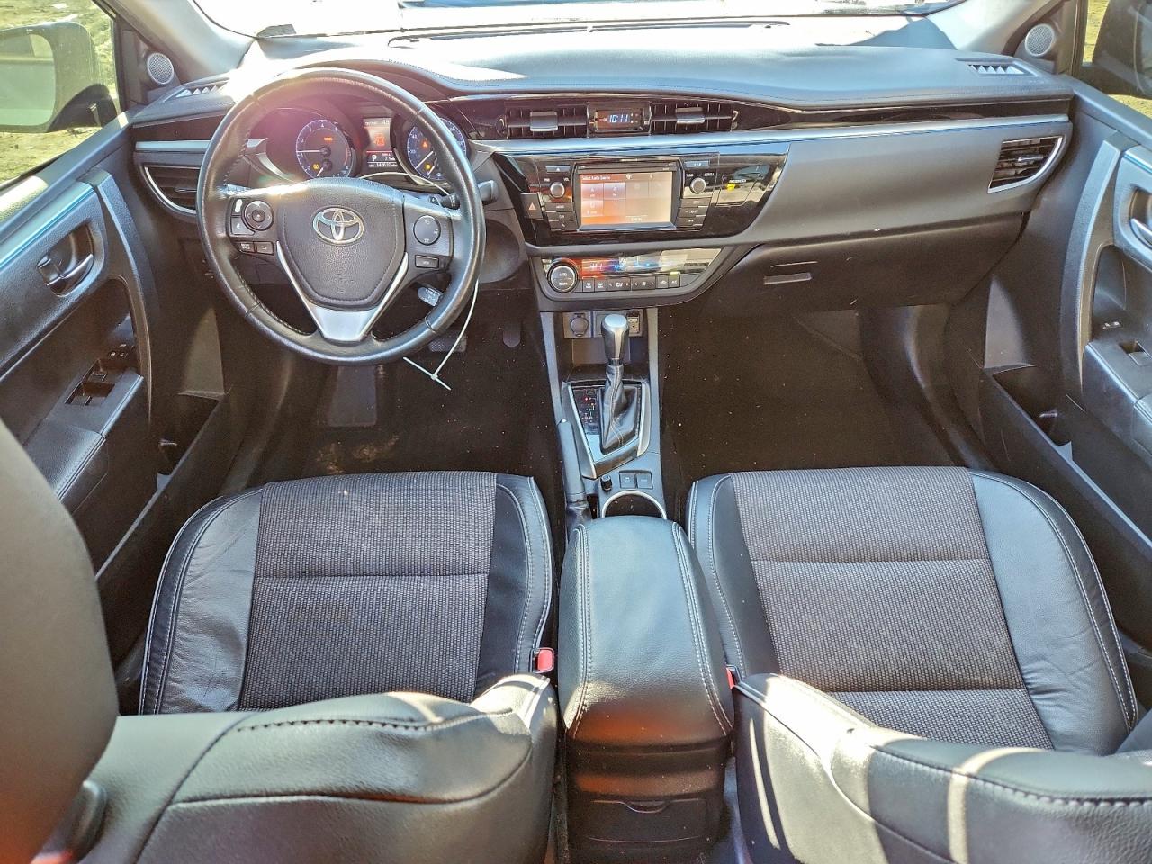 2015 TOYOTA COROLLA L photo 8