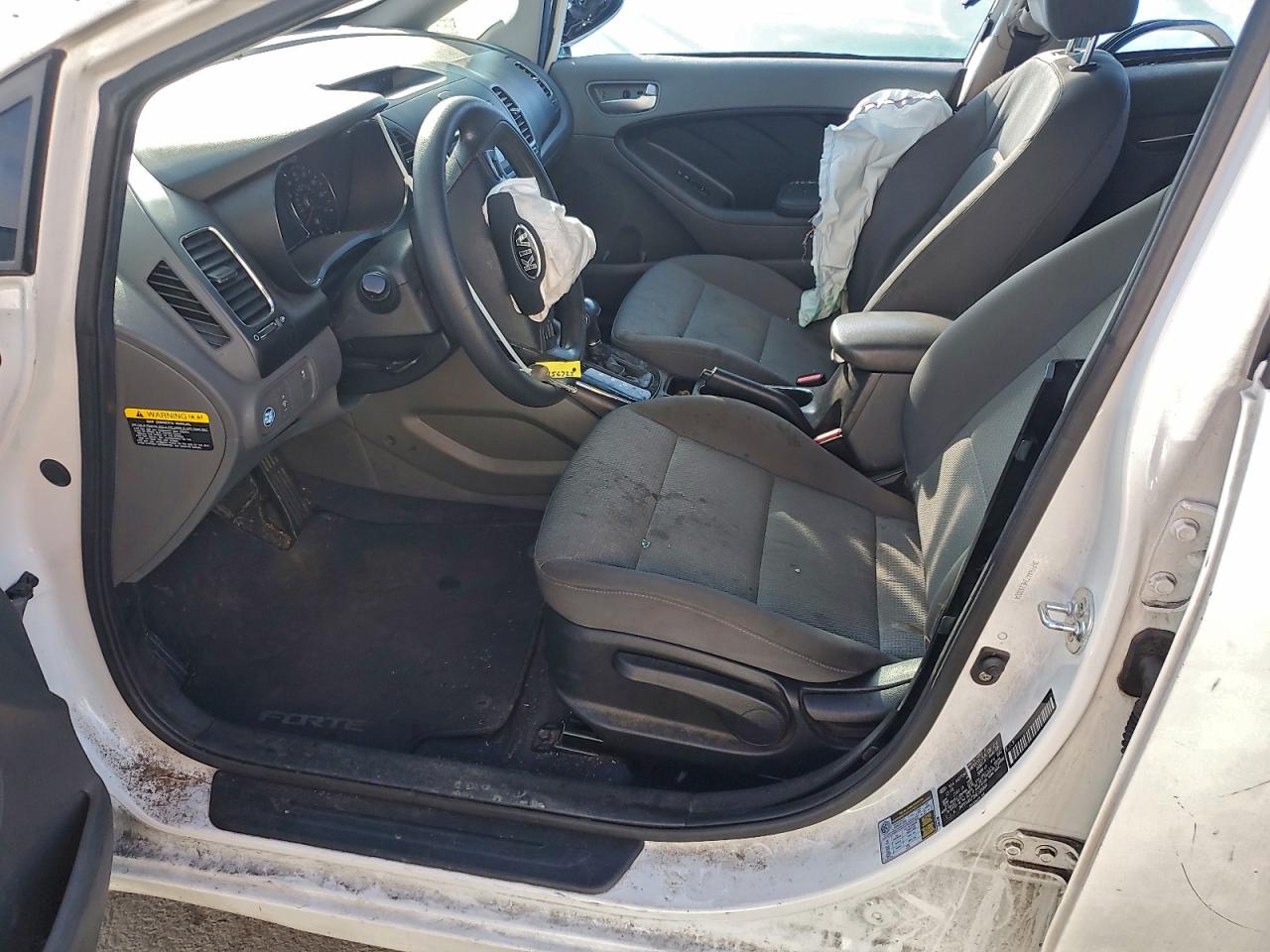 2017 KIA FORTE LX photo 7