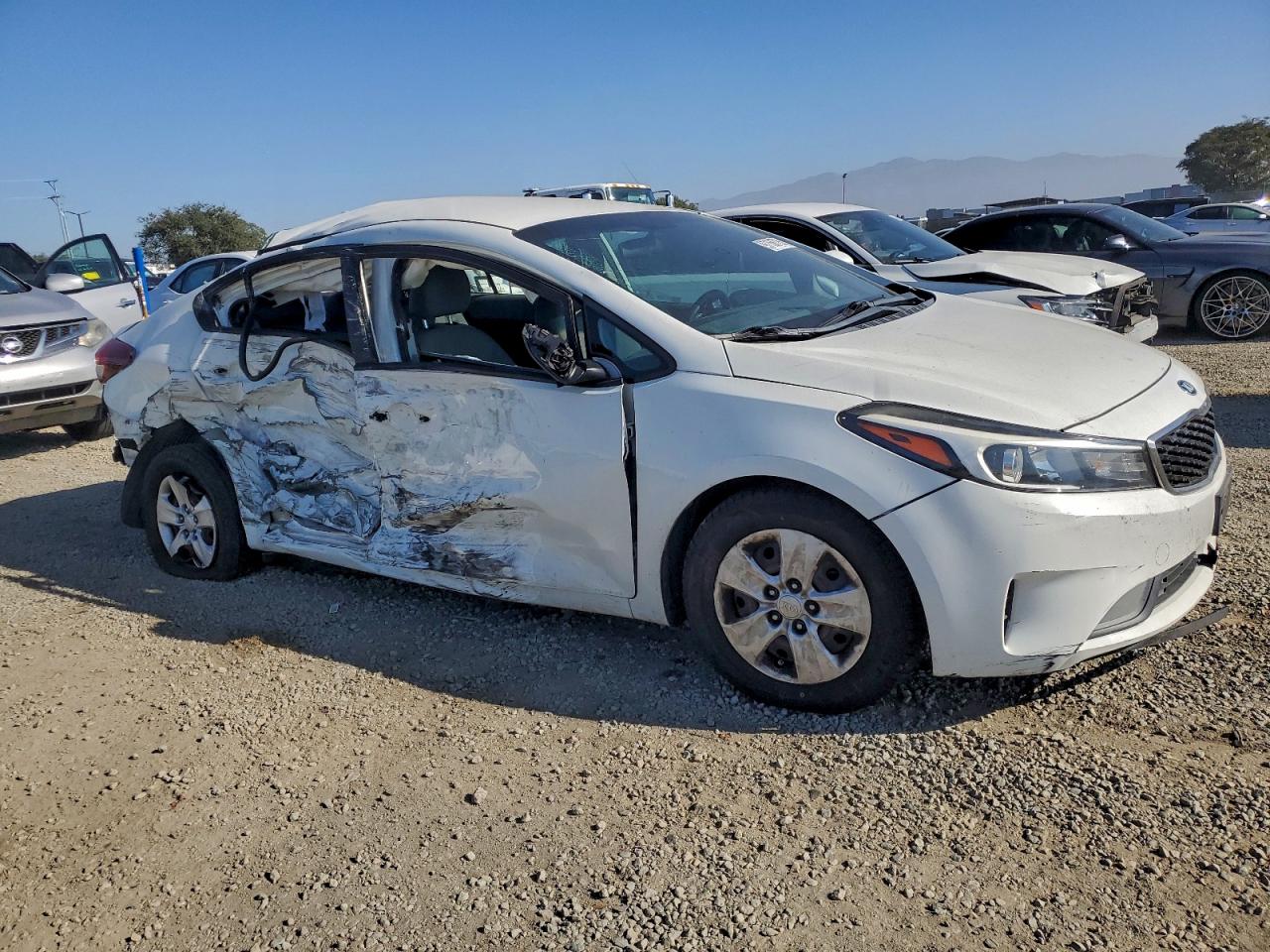 2017 KIA FORTE LX photo 4