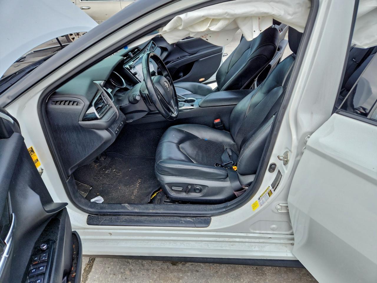 2020 TOYOTA CAMRY XSE photo 7