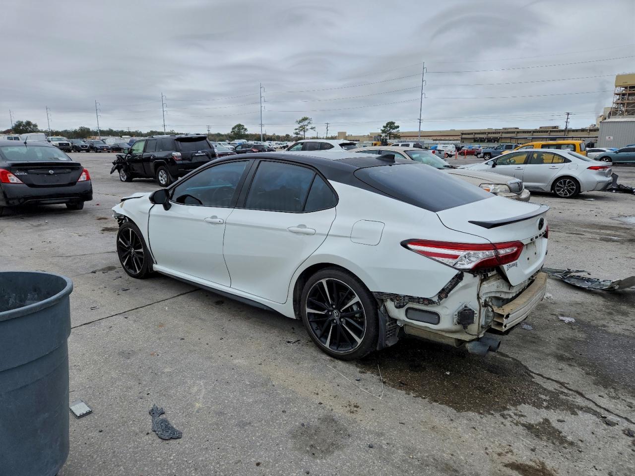 2020 TOYOTA CAMRY XSE photo 2