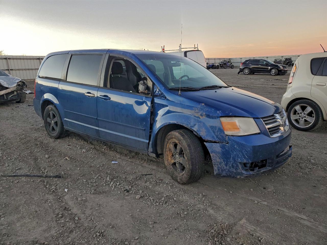 2010 DODGE GRAND CARAVAN SE photo 4