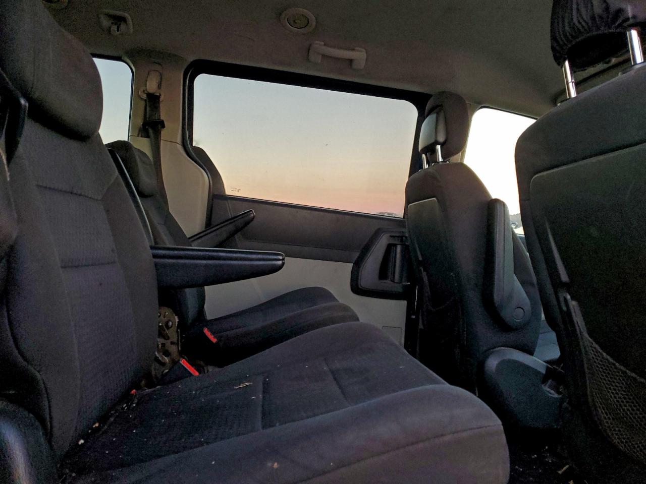 2010 DODGE GRAND CARAVAN SE photo 11