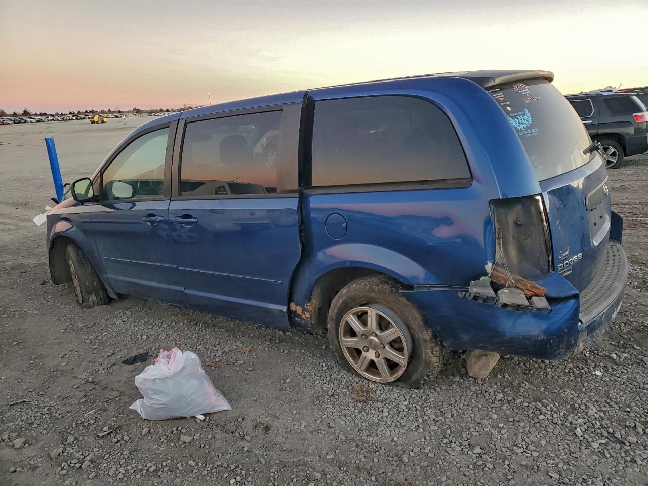 2010 DODGE GRAND CARAVAN SE photo 2