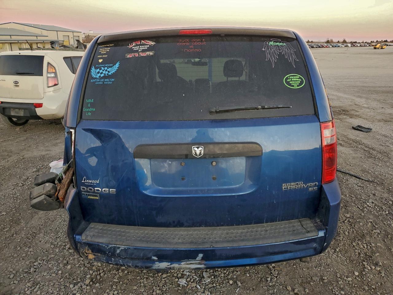 2010 DODGE GRAND CARAVAN SE photo 6