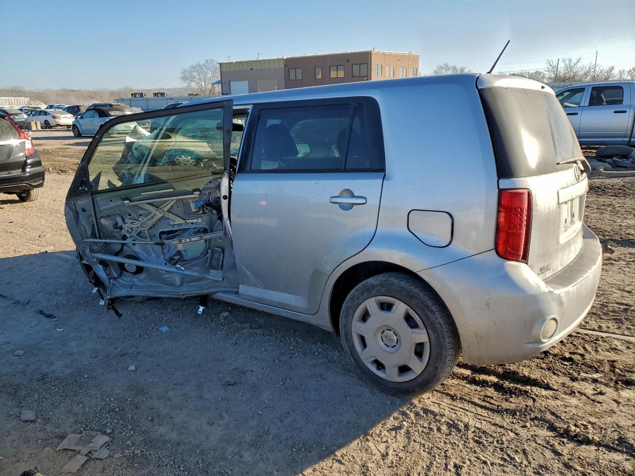 2010 TOYOTA SCION XB photo 2
