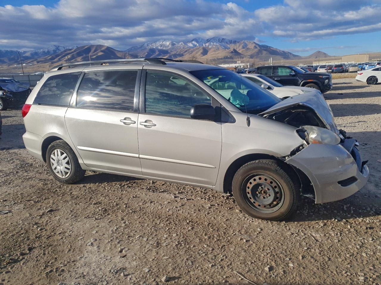 2009 TOYOTA SIENNA LE 8-PASSENGER photo 4