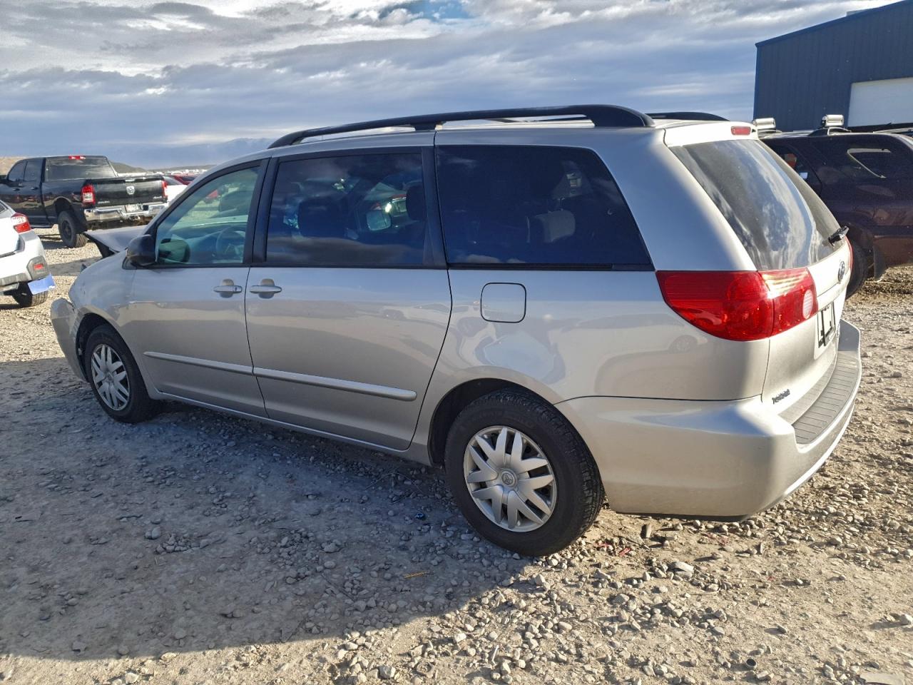 2009 TOYOTA SIENNA LE 8-PASSENGER photo 2