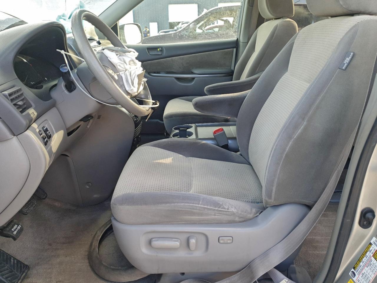 2009 TOYOTA SIENNA LE 8-PASSENGER photo 7