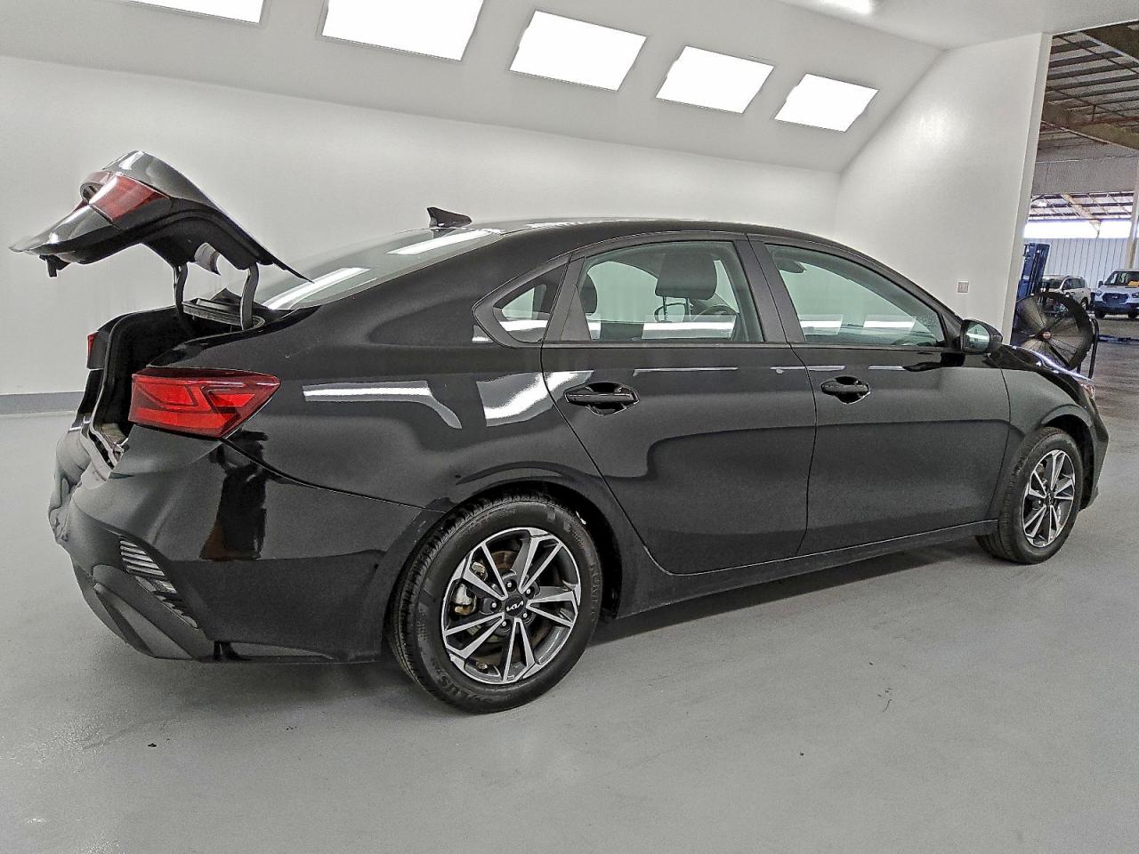 2024 KIA FORTE LX photo 3