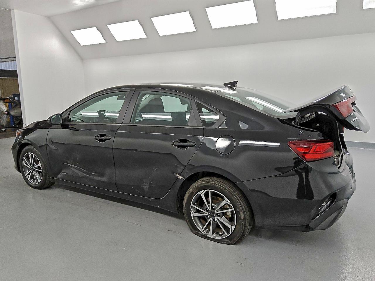2024 KIA FORTE LX photo 2