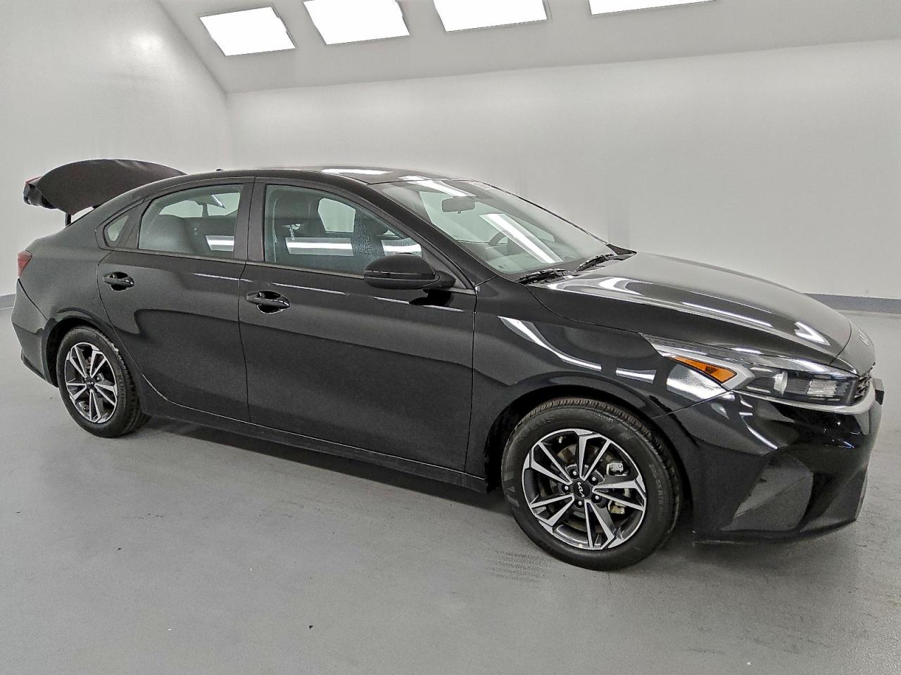 2024 KIA FORTE LX photo 4