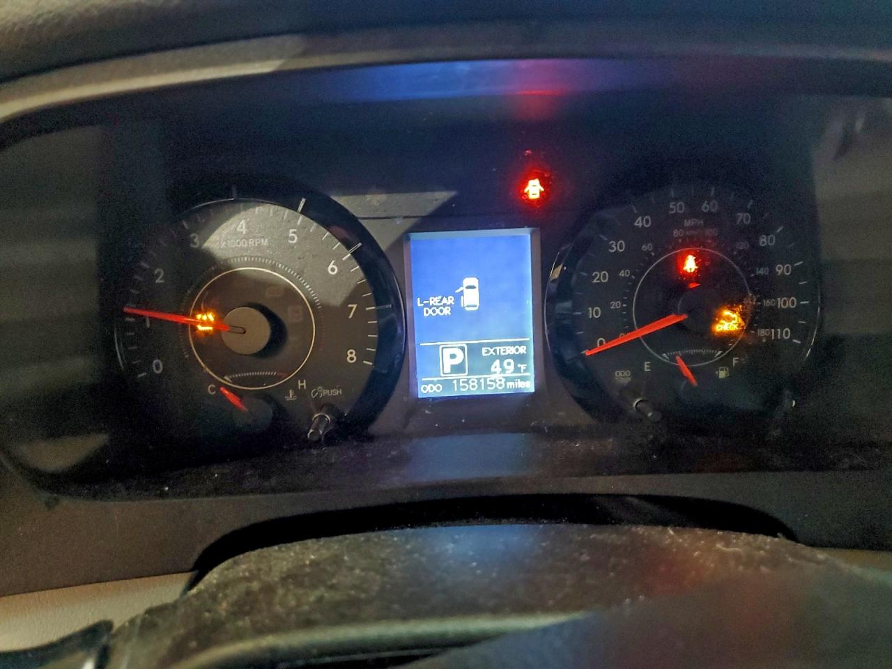 2017 TOYOTA SIENNA LE photo 9