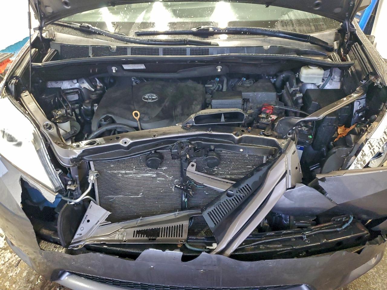 2017 TOYOTA SIENNA LE photo 12