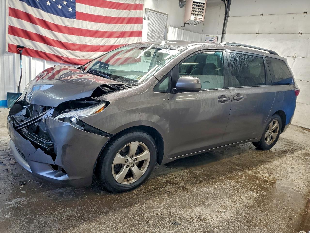 2017 TOYOTA SIENNA