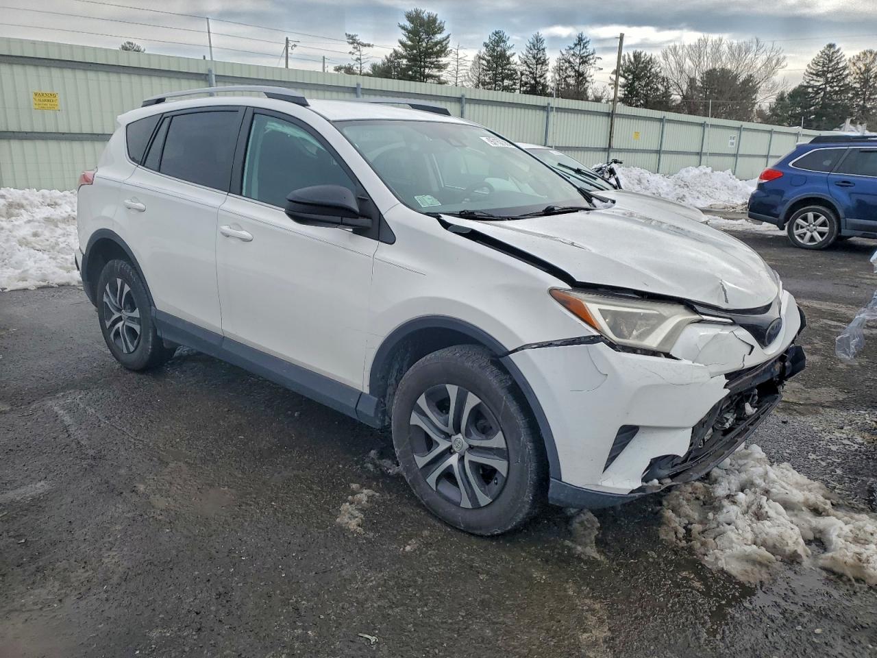 2017 TOYOTA RAV4 LE photo 4