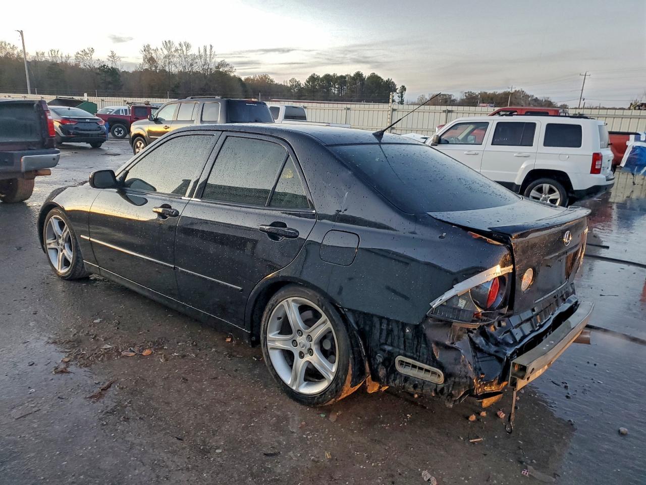 2003 LEXUS IS 300 photo 2