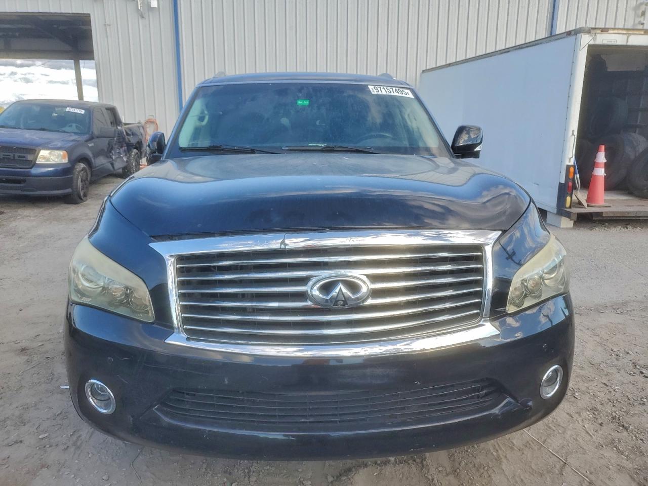 2011 INFINITI QX56 photo 5