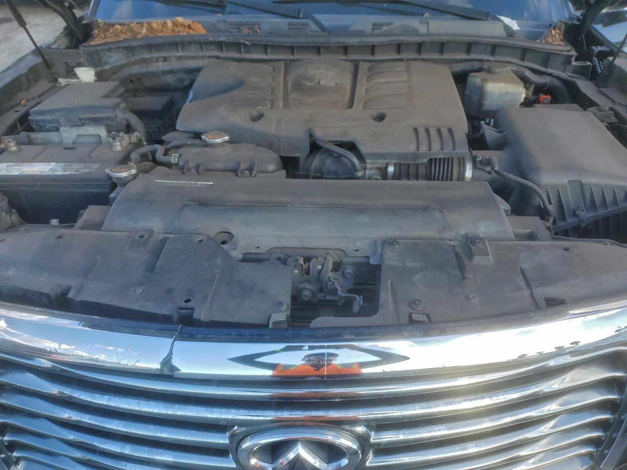 2011 INFINITI QX56 photo 12