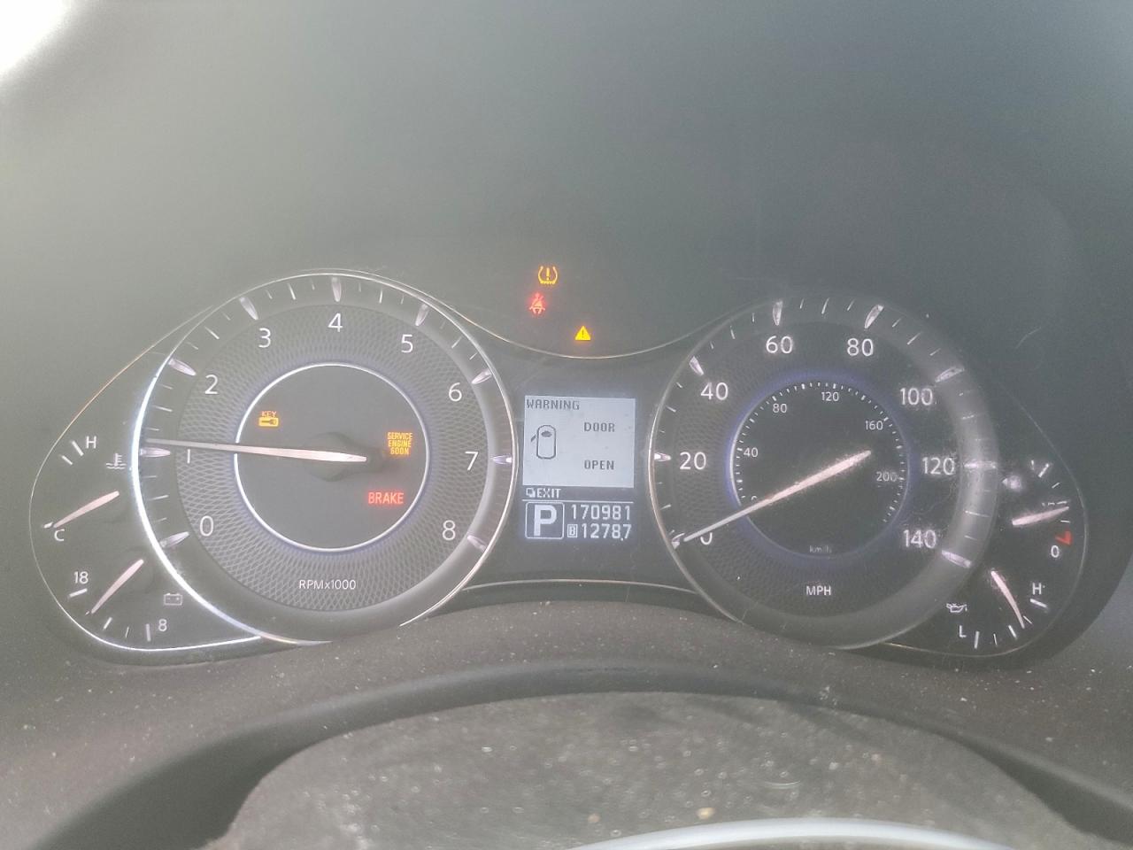 2011 INFINITI QX56 photo 9