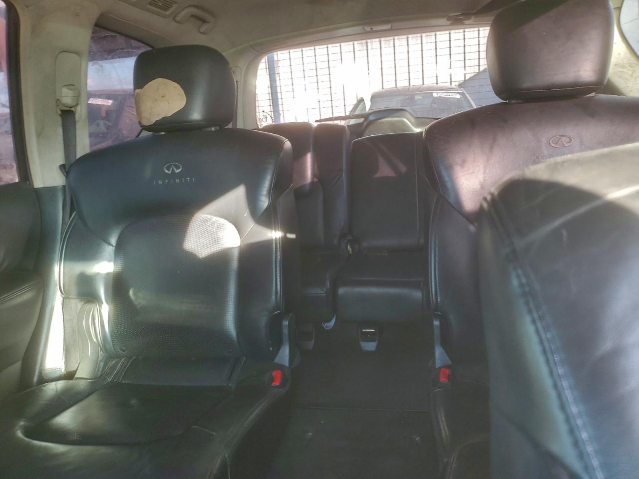 2011 INFINITI QX56 photo 10