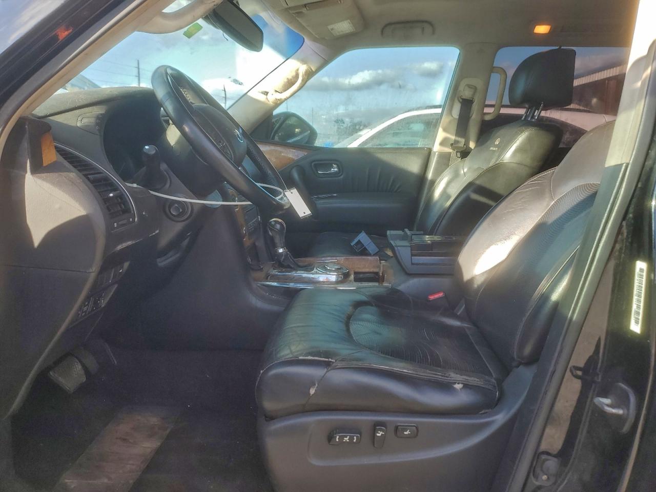 2011 INFINITI QX56 photo 7