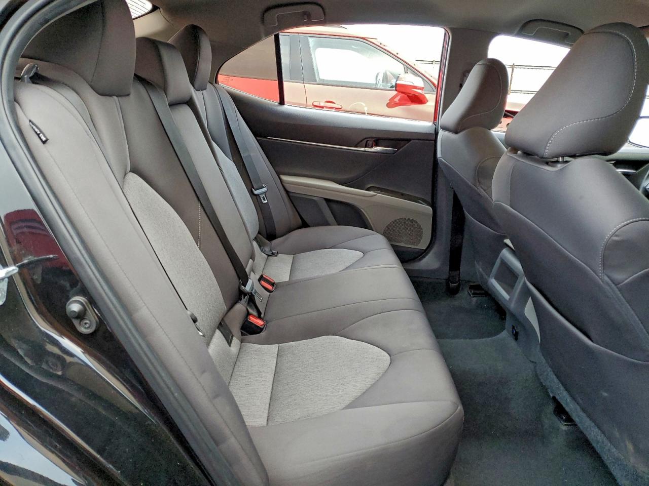 2021 TOYOTA CAMRY LE photo 19
