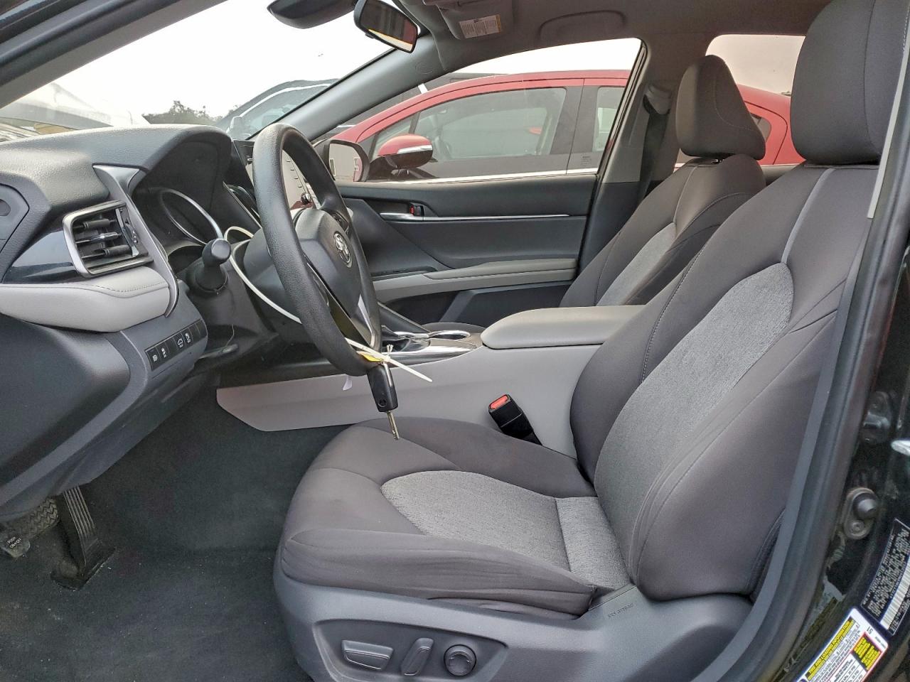 2021 TOYOTA CAMRY LE photo 13