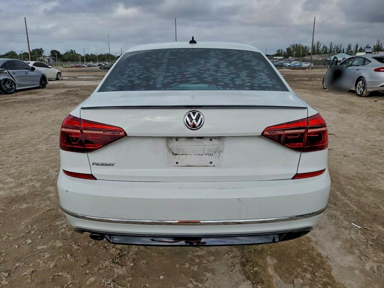 2018 VOLKSWAGEN PASSAT S photo 6
