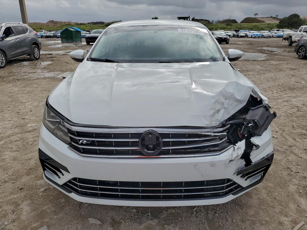2018 VOLKSWAGEN PASSAT S photo 5