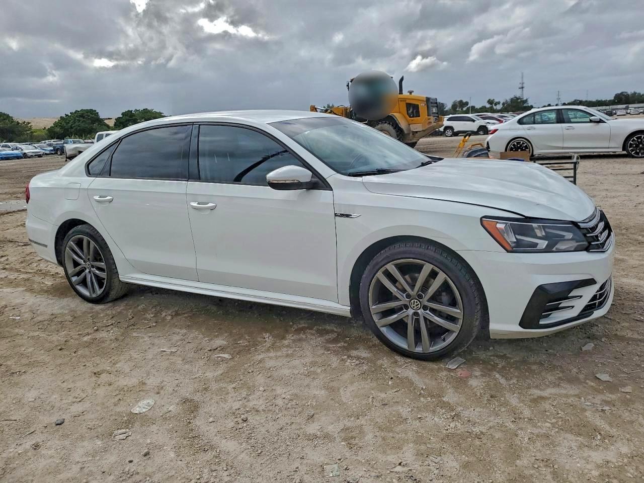 2018 VOLKSWAGEN PASSAT S photo 4