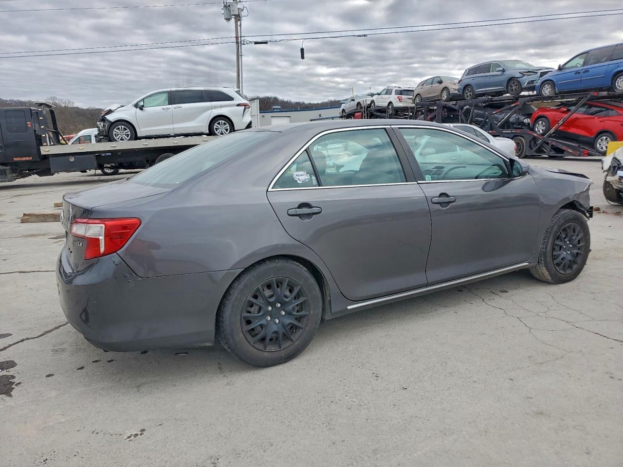 2014 TOYOTA CAMRY L photo 3