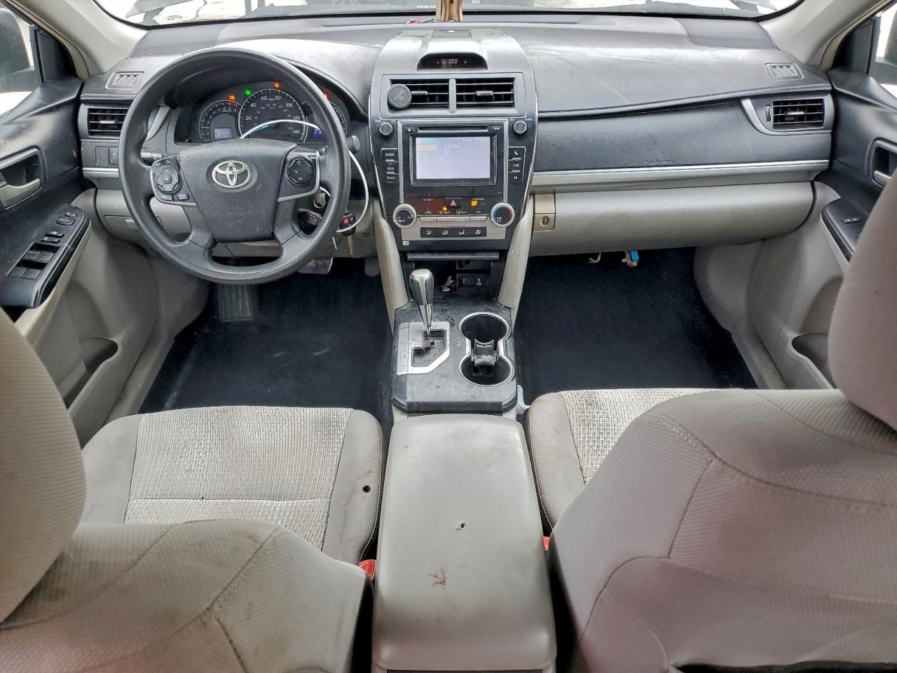 2014 TOYOTA CAMRY L photo 8