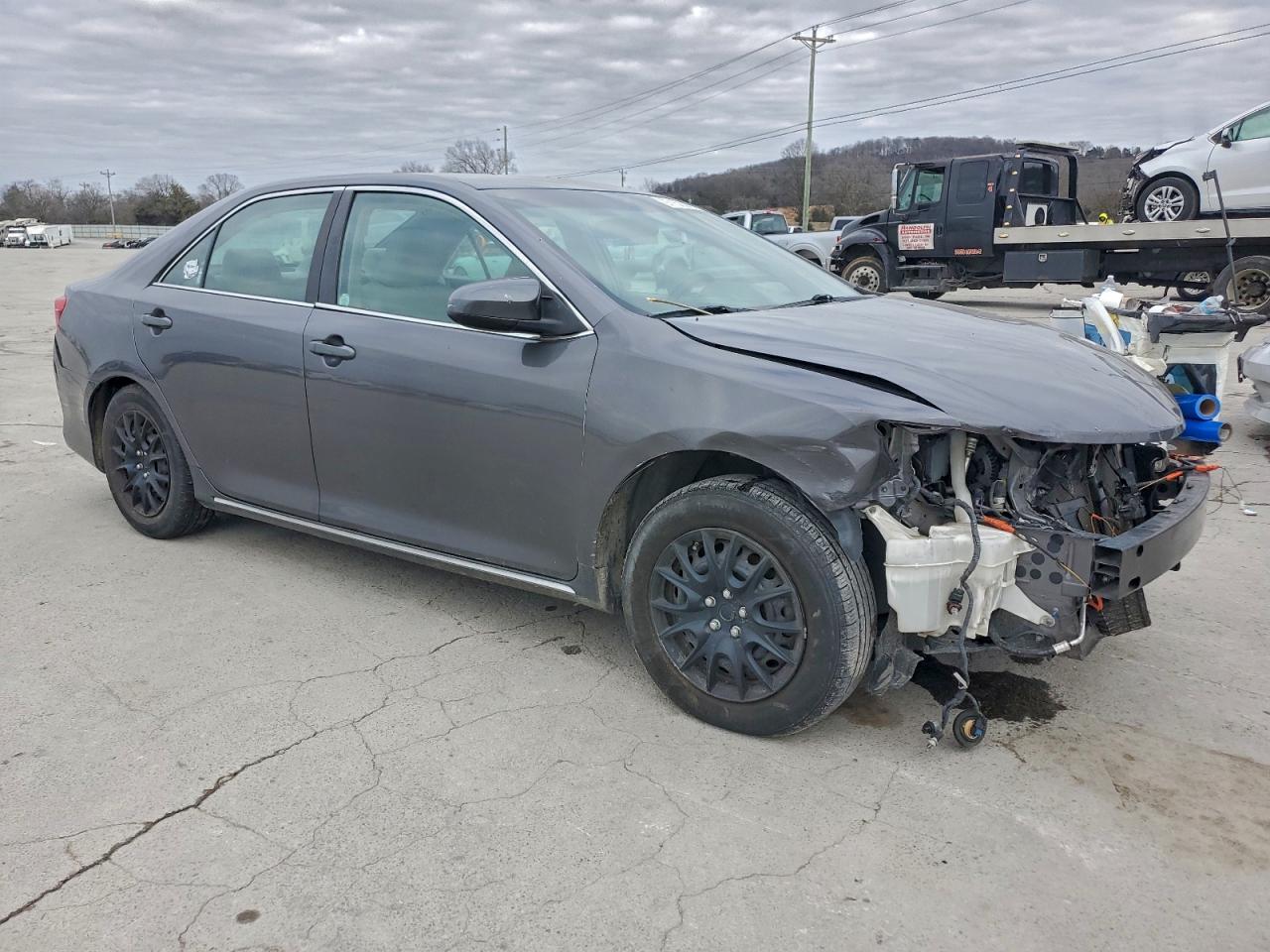 2014 TOYOTA CAMRY L photo 4