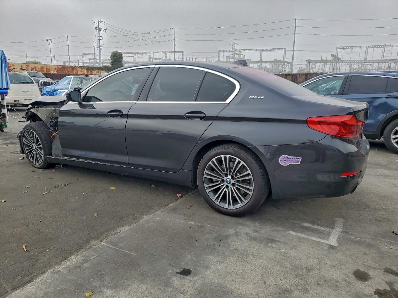 2019 BMW 530E photo 2