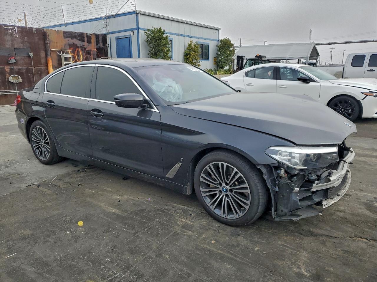 2019 BMW 530E photo 4