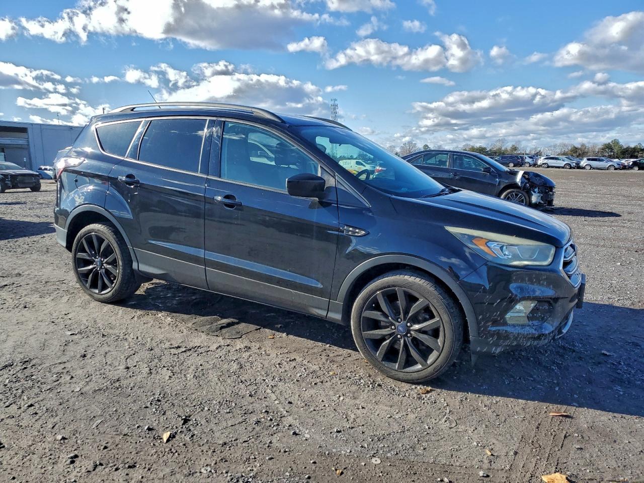 2017 FORD ESCAPE SE photo 4