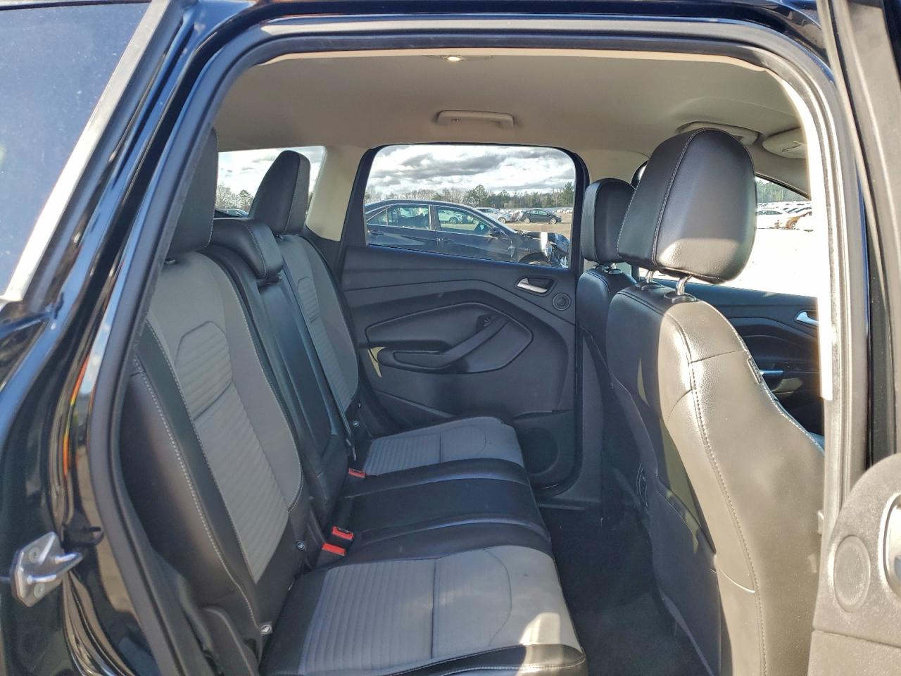 2017 FORD ESCAPE SE photo 11