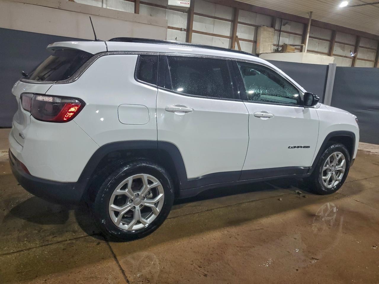 2024 JEEP COMPASS LATITUDE photo 3